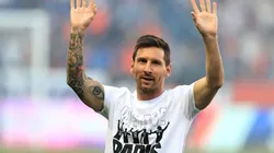 Messi, ovacionado por el Parque de los Príncipes, repleto de hinchas de PSG.