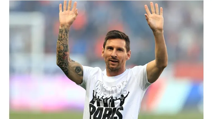 Messi, ovacionado por el Parque de los Príncipes, repleto de hinchas de PSG.