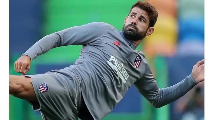 Diego Costa en calentamiento con Atlético de Madrid.