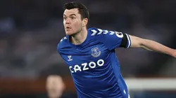 Michael Keane en acción con Everton.