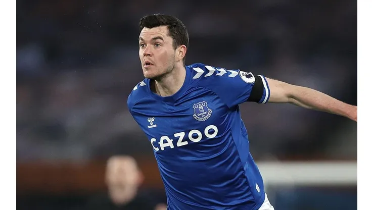 Michael Keane en acción con Everton.