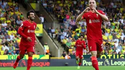El festejo de Diogo Jota con Mohammed Salah por el primer gol del Liverpool.