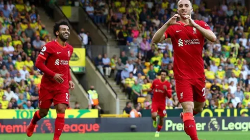 El festejo de Diogo Jota con Mohammed Salah por el primer gol del Liverpool.