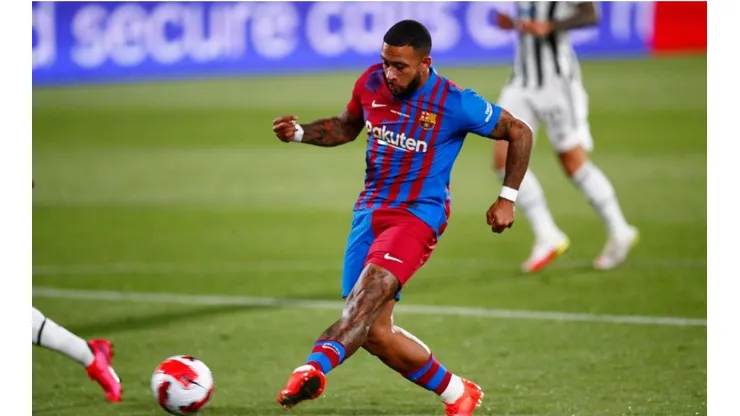 Memphis Depay pudo ser inscrito en Barcelona y podrá debutar este domingo.