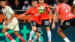 Acción de juego entre Lorient y Mónaco.