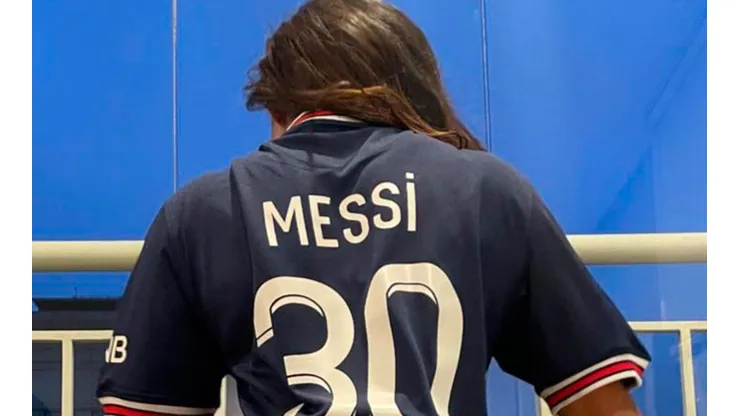 Suzy Cortes con la camiseta de PSG de Messi.