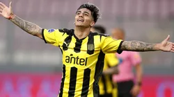 Facundo Torres, uno de los goleadores de la noche para Peñarol.