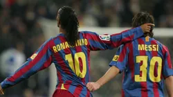 Messi y Ronaldinho en los comienzos de La Pulga en Barcelona.