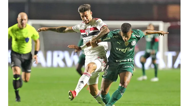 Acción de juego entre Sao Paulo y Palmeiras.