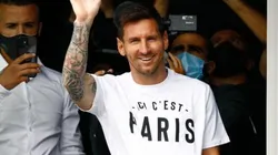 Lionel Messi llegó a París y enloqueció a los simpatizantes del PSG. (Foto: SAMEER AL-DOUMY - AFP).