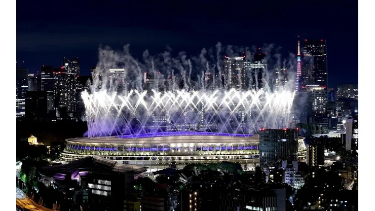 Los fuegos artificiales sobre el Estadio Olímpico.