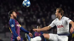 Lionel Messi y Harry Kane disputando un balón por la Champions League.