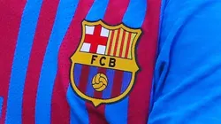 Escudo del Barcelona en la camiseta de la temporada 2021/22.