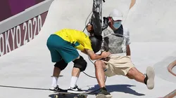 Kieran Woolley impactó con un camarógrafo que terminó en el suelo.