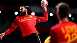 Jorge Maqueda Peno listo para ejecutar ante la mirada de su compañero, Aleix Gómez (Foto: Getty Images).