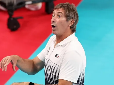 VIDEO | ¡Se tiró a defender! La reacción del DT de Francia para evitar un punto