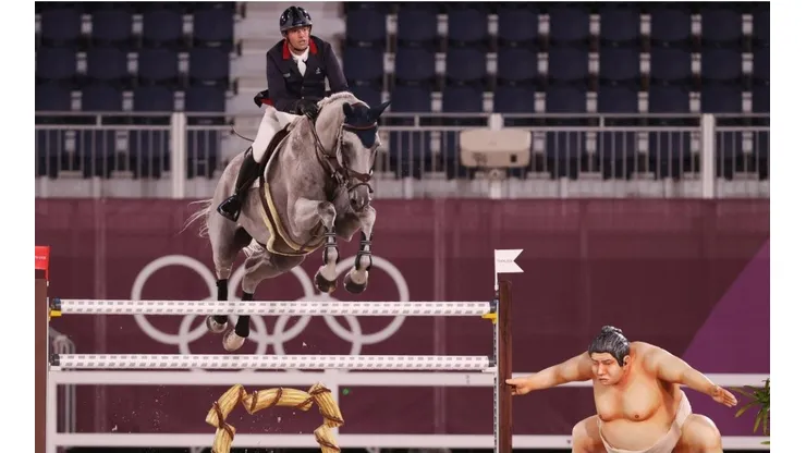 Una figura de un luchador de sumo, el terror de los caballos en las pruebas de Ecuestre.