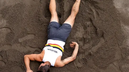 Thomas Van der Plaetsen en la arena del salto largo.