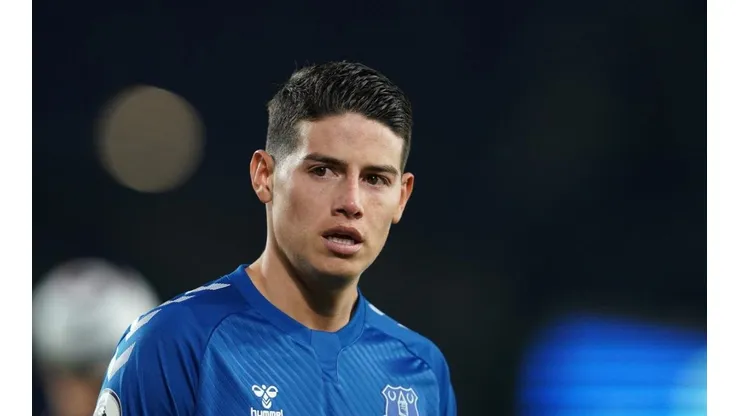 James Rodríguez durante un encuentro con Everton.