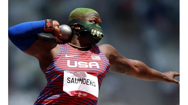 Raven Saunders se llevó la medalla plateada en lanzamiento de bala.