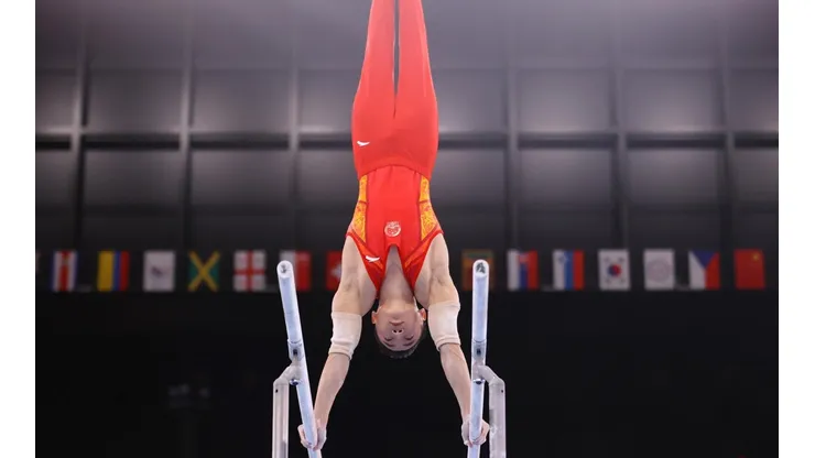Zou Jingyuan se despide de Tokio 2020 con una dorada y la mejor puntuación de toda la gimnasia en el evento.