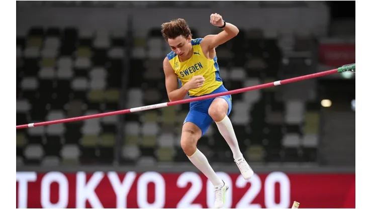 Armand Duplantis gana la final del Salto con Garrocha en Tokio 2020.