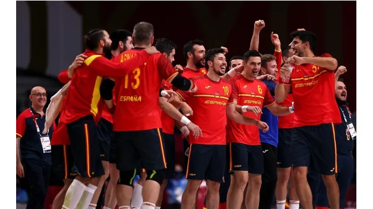 Festejo de España ante la sufrida victoria ante Suecia en cuartos de final del Handball.