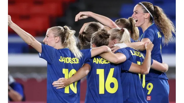 Jugadores de Suecia festejan su tanto ante Australia.