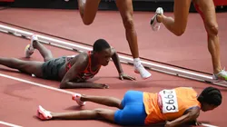 Sifan Hassan, caída y triunfo en su serie de 1500 metros