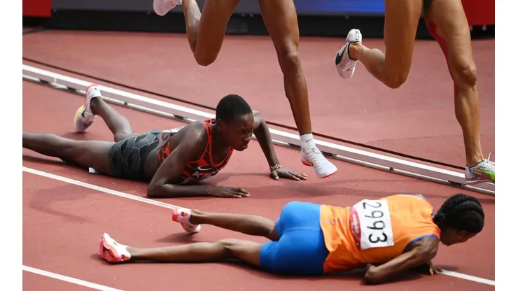 Sifan Hassan, caída y triunfo en su serie de 1500 metros