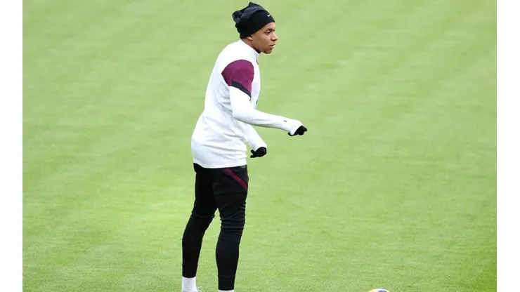 Kylian Mbappé durante un entrenamiento con PSG.
