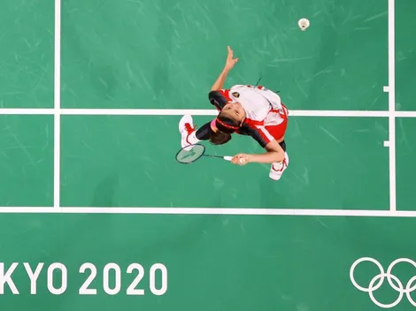 VIDEO | Se le rompió la raqueta, la cambió durante el peloteo y ganó el punto