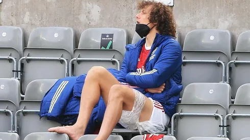 David Luiz en el banco del Arsenal.