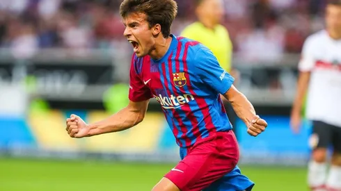 Festejo de gol de Puig con Barcelona.