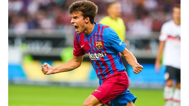 Festejo de gol de Puig con Barcelona.