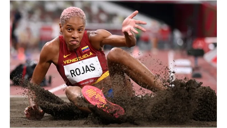 Yulimar Rojas, en su primer intento, clasifica a la final de salto triple.
