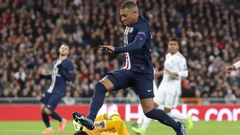 Mbappé en acción de juego con PSG ante Real Madrid.