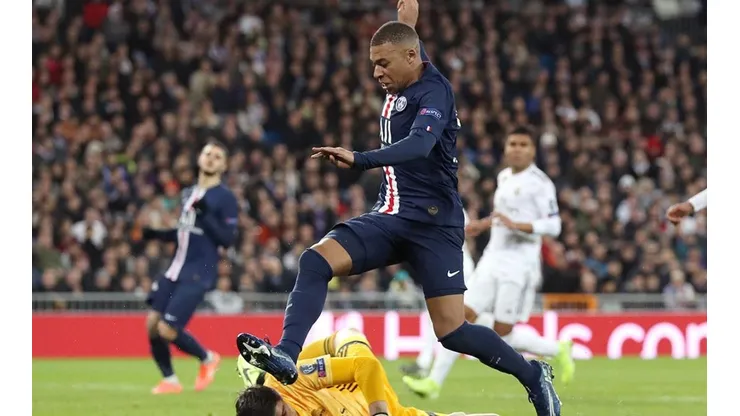 Mbappé en acción de juego con PSG ante Real Madrid.