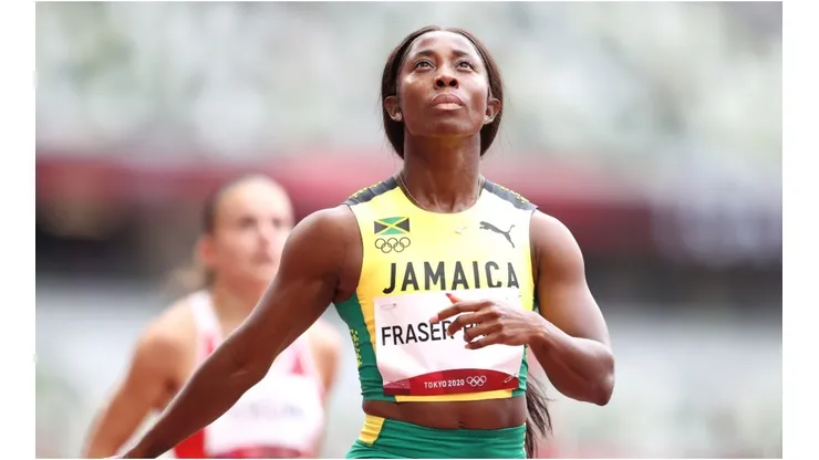 Shelly-Ann Fraser Pryce gana su serie de primera ronda en los 100 metros llanos.