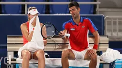 Novak Djokovic, junto a su pareja en el Dobles Mixto serbio, Nina Stojanovic.