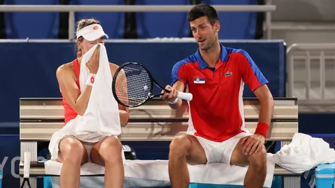 Novak Djokovic, junto a su pareja en el Dobles Mixto serbio, Nina Stojanovic.