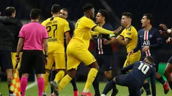Pelea entre jugadores del Dortmund y PSG.