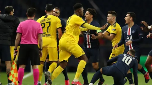 Pelea entre jugadores del Dortmund y PSG.