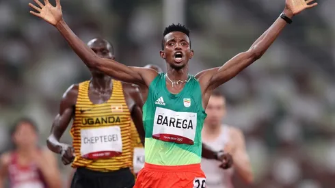 Selemon Barega, el etíope de 21 años, gana el primer oro en Atletismo en Tokio 2020.