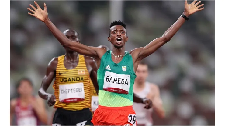 Selemon Barega, el etíope de 21 años, gana el primer oro en Atletismo en Tokio 2020.