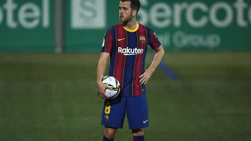 Miralem Pjanic durante un encuentro con Barcelona.