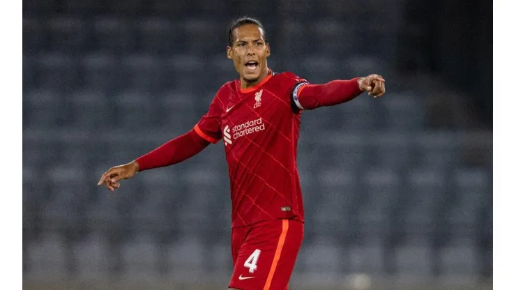 Virgil Van Dijk en su partido con Liverpool.