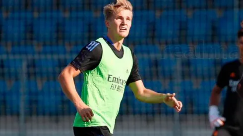 Martin Odegaard en entrenamiento con el Real Madrid.