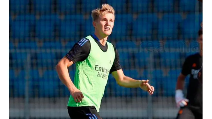 Martin Odegaard en entrenamiento con el Real Madrid.