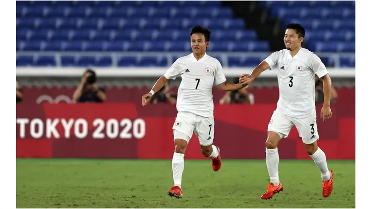 Takefusa Kubo festeja su gol en la victoria de Japón sobre Francia.